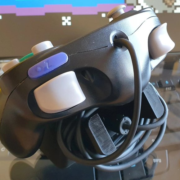 Nintendo GameCube Controller Stand with Engraved Logo 12 Colors - Picture 2 of 14